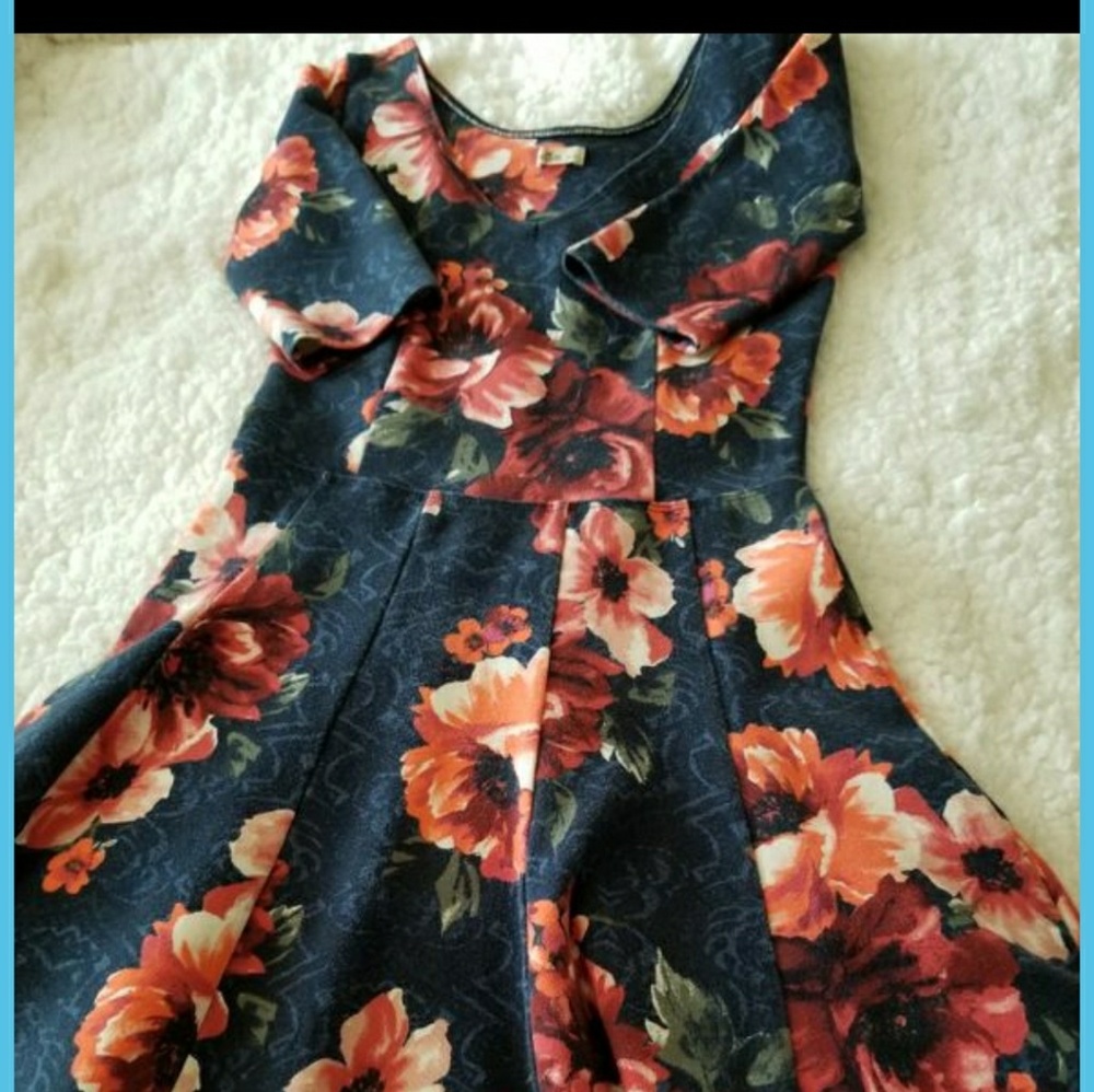 COLORFUL HOLLISTER DRESS - Picture 2 of 2